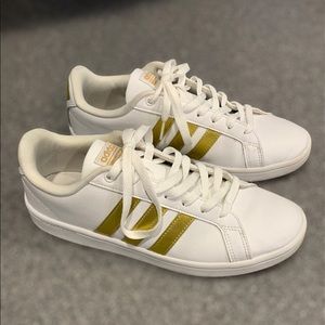 Adidas cloud foam size 8.5 white and gold stripe